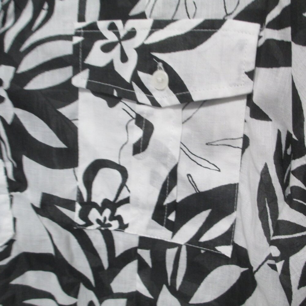 NWT Eden & Olivia Lightweight Floral Top Black White 3/4 Sleeve - Picture 7 of 9